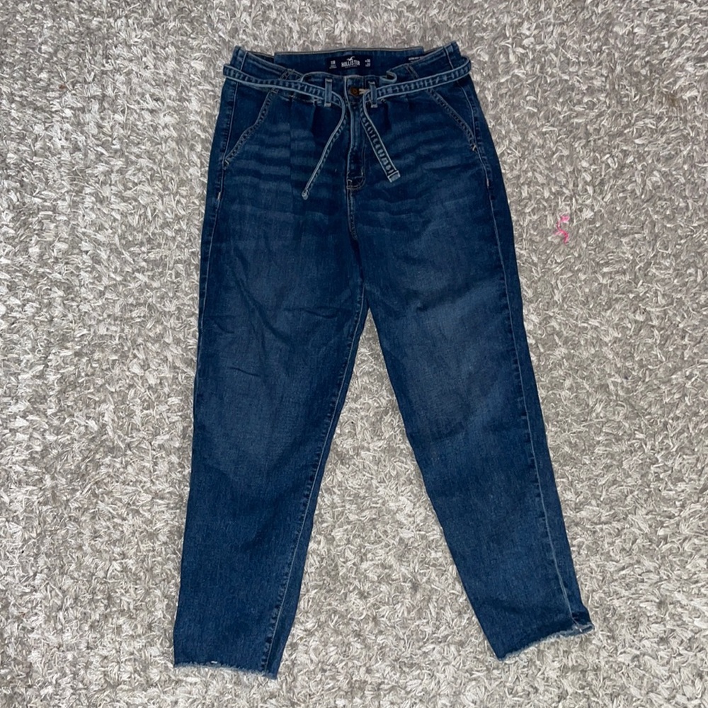11R Hollister Dark Wash Ultra High Rise Mom Jeans